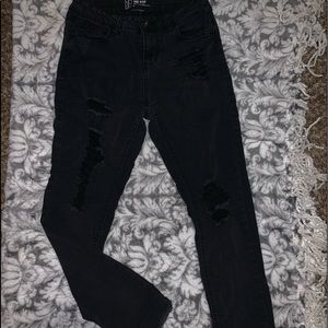 Distressed no boundaries skinny jeans